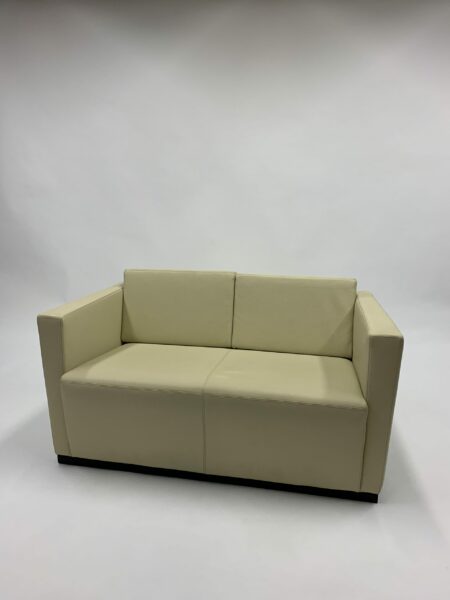 Walter Knoll Zweisitzer Ledersofa (creme) Vorne