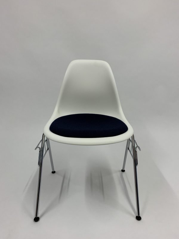 Erwarte Produktbild Vitra Plastic Sidechair DSX vorne