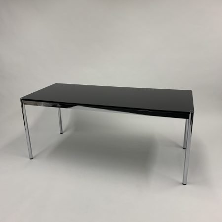 USM Haller Tisch (175cmx75) Eiche schwarz lackiert von der Seite