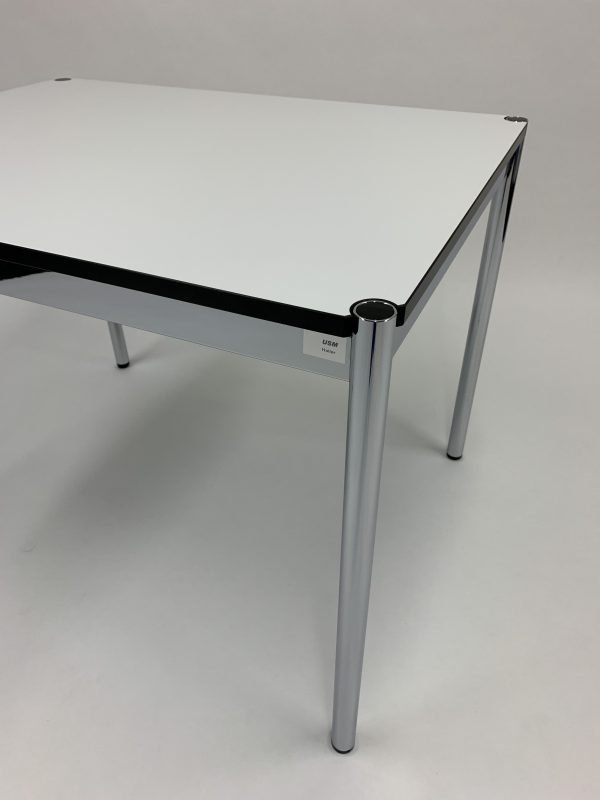 USM Haller Tisch 100cmx75cm Teilaufnahme