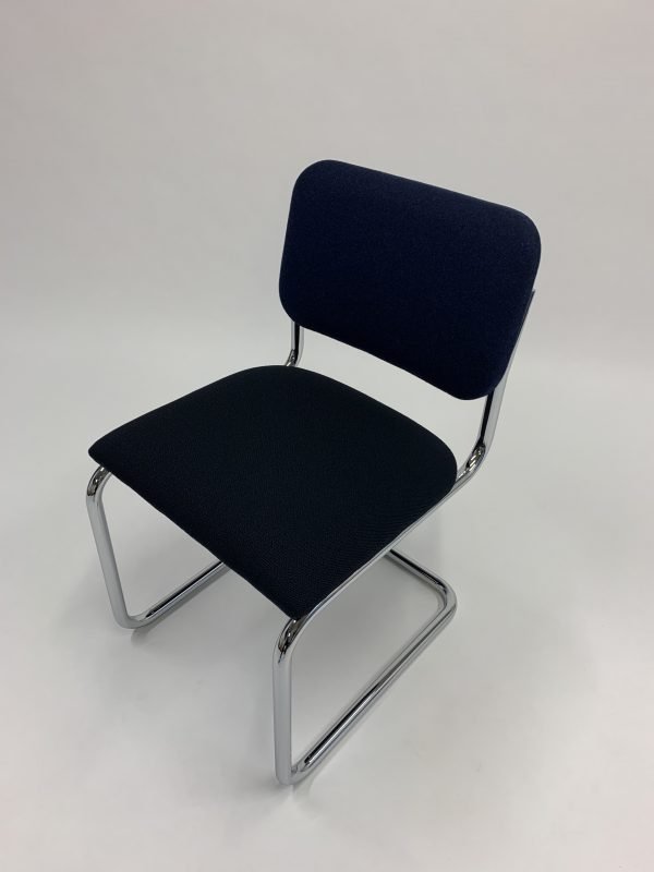 Knoll Cesca chair armless (Sitzfläche schwarz, Rückenlehne blau) oben