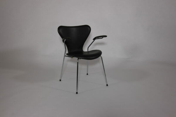 Fritz Hansen Serie 7 mit Armlehne