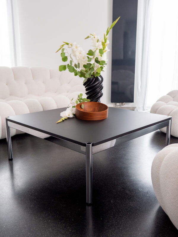 USM Haller Couchtisch (75cm x 75cm, Schwarz lackiert)